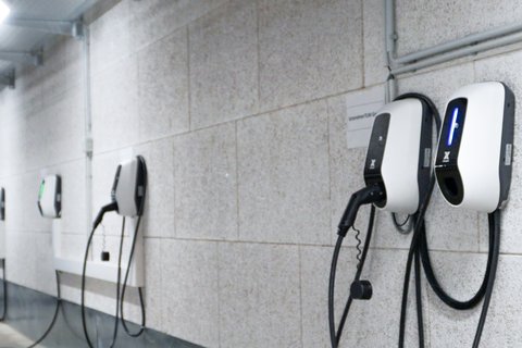 Chargex Aqueduct Ladesystem in einer Tiefgarage
