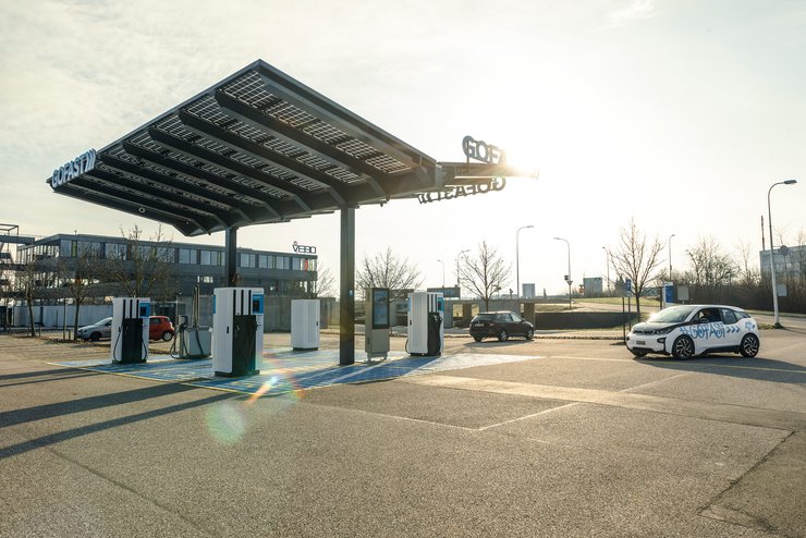Bornes de recharge électrique publiques avec toit solaire de GOFAST