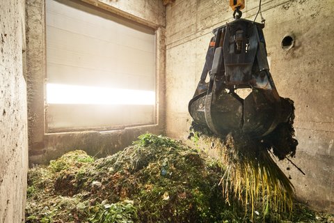 Lagernde Bioabfälle in einer Biogasanlage