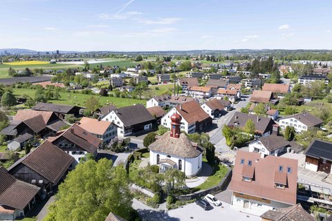 Luftaufnahme von Schwerzenbach.