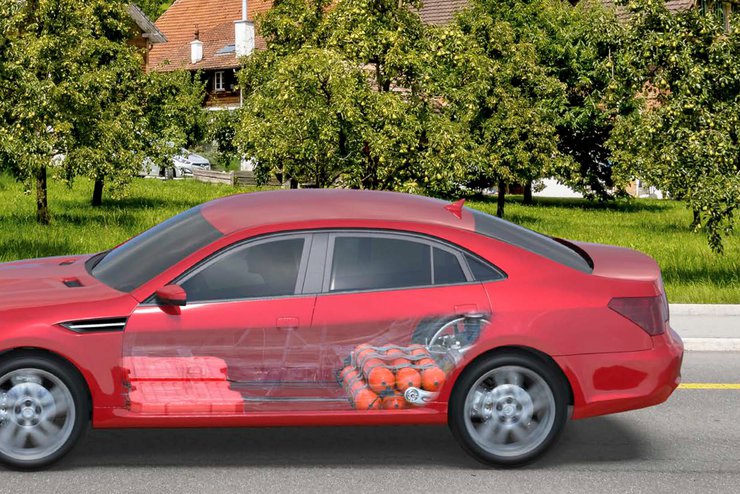 Ein rotes Fahrzeug, bei dem der Elektroantrieb im Inneren illustriert zu sehen ist
