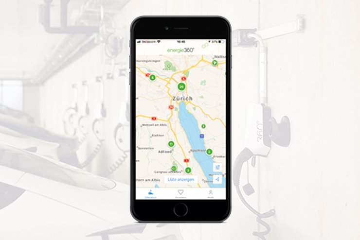 La photo montre une application mobile affichant une carte sur laquelle les bornes de recharge sont indiquées. L’application easycharge aide à trouver la borne de recharge publique adéquate