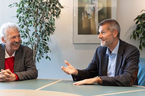 Andreas Denz und Max Walter schildern, wie ein Energieverbund mit Abwärmenutzung eines Rechenzentrums geplant und gebaut wird
