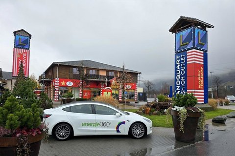 À partir du 1er mars 2026, les automobilistes pourront recharger leurs voitures élec-triques au Landquart Fashion Outlet sur 30 nouveaux points de charge.