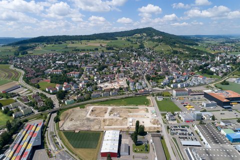 Vue aérienne de Dielsdorf avec le chantier du centre de données de Green.