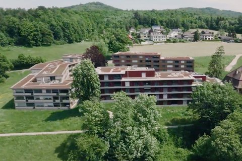 Vue aérienne d’un nouveau bâtiment d’Artemis Immobilien équipé de solutions de recharge pour l’électromobilité par Energie 360°