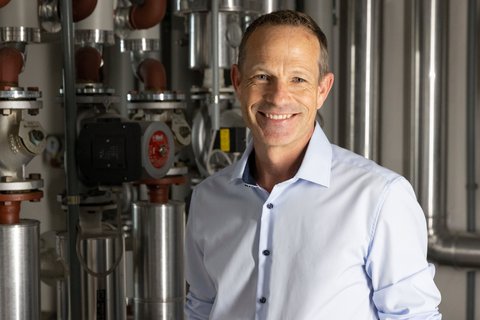 Andreas Höcklin, chef de projet Vente chez Energie 360°, connaît bien les questions des client·e·s.