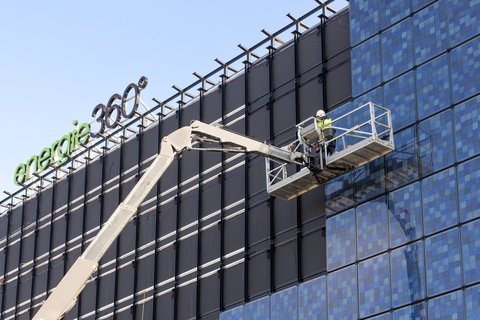 Die PV-Fassade am neuen Hauptsitz von Energie 360° liefert Strom – und wertvolle Erkenntnisse für das Energiemanagement.