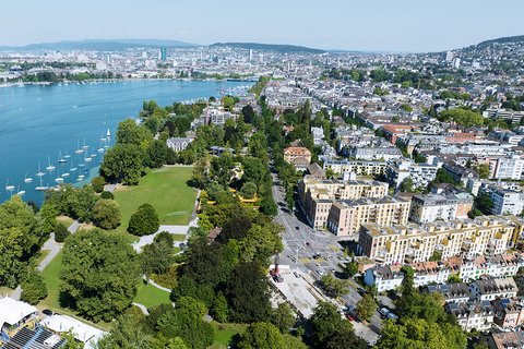 Vue aérienne de Zurich Tiefenbrunnen et du quartier Riesbach.