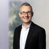 Portrait_Rainer-Schöne_2022-energie360.jpg
