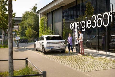 Energie 360° beschleunigt die Energiewende in der ganzen Schweiz. Das Unternehmen hat im Geschäftsjahr 2025 bei einem Umsatz von CHF 711,5 Mio. einen Reingewinn von CHF 57,7 Mio. erwirtschaftet.